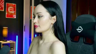 Queenaliss posing on webcam 26-Nov-25