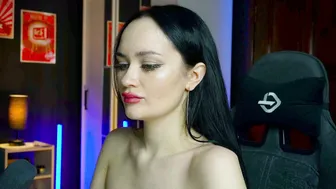 Queenaliss posing on webcam 26-Nov-25