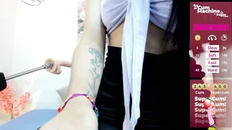 Lucyy_liiu posing on cam 11-26-2025