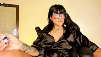 Evelyn_samantha posing on cam 11-27-2025