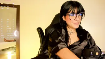 Evelyn_samantha posing on cam 11-27-2025