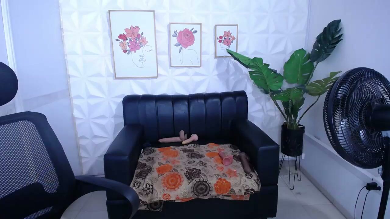 Valentina_mature cam porn 27 November 2025