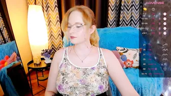 sheslinki posing on webcam 27-Nov-2025