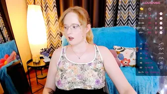 sheslinki posing on webcam 27-Nov-2025