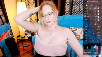 sheslinki posing on webcam 27-Nov-2025