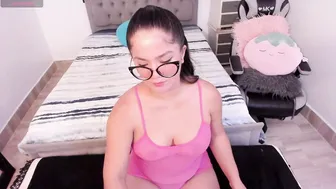 Gabriela_diamond anal posing on cam