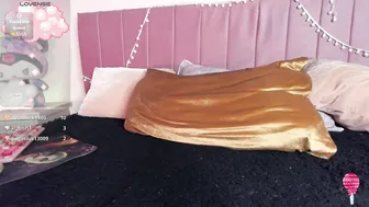 kitty_kryss posing on webcam 28-Nov-25