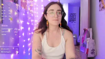 linda_giggle sex cam chat 11-28-2025
