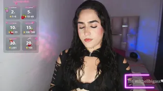 im_miabigass daddy posing on webcam