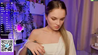 janewirtz posing on webcam 11/28/2025