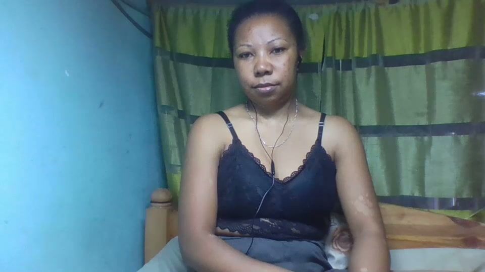 Viviane0812 chat sex cam 28-Nov-25