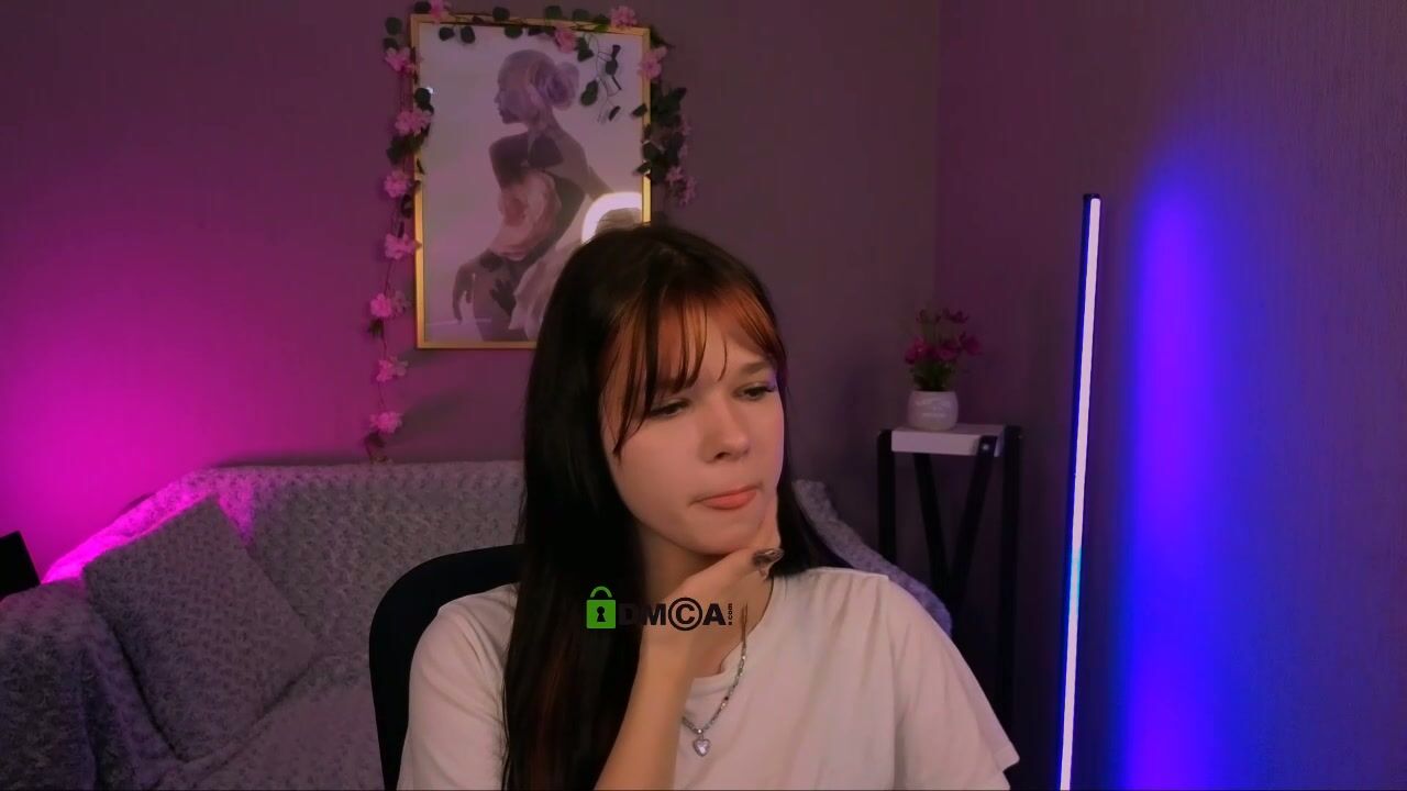 Erica_murray shy on webcam