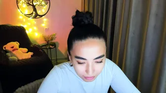 worldofkim cam chat 11/28/2025