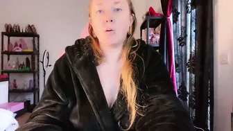 Kissica mommy - (11/28/2025)