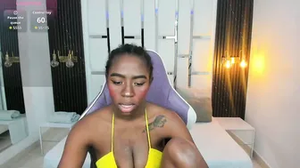 Zoe_novakk cam girl (11-28-2025)