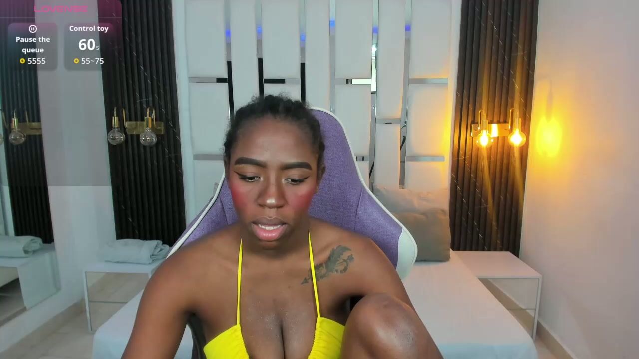 Zoe_novakk cam girl (11-28-2025)