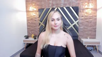 Emmaa_white_ amateur cam 11/28/2025