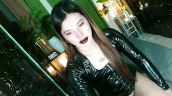 Queen_kendalx19 mistress hot live cam video