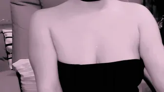 chantallovely goth naked on cam