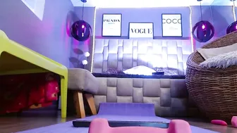 Velvet_c4k3 on cam 28-Nov-25