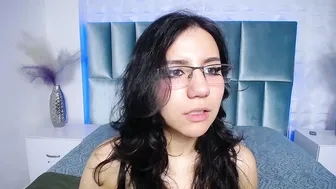 Hollypeach_ 11-29-2025