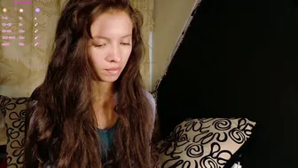 sweetdam12 skinny posing on webcam