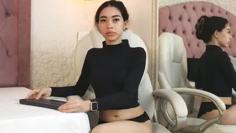 Viiolet_whitee latina (11/30/2025)