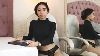 Viiolet_whitee latina (11/30/2025)