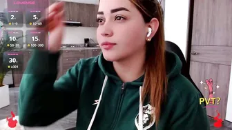 Lucia_star_ posing on webcam 30 November 2025