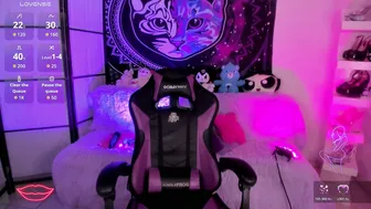 Daryimiau sloppy posing on cam
