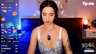 Maria_moonlight posing on webcam video