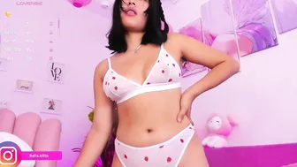 Bellabills webcam posing on cam