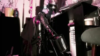 miss_asmodeus (12/01/2025)