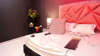 mia_milff cam girl 01-Dec-2025