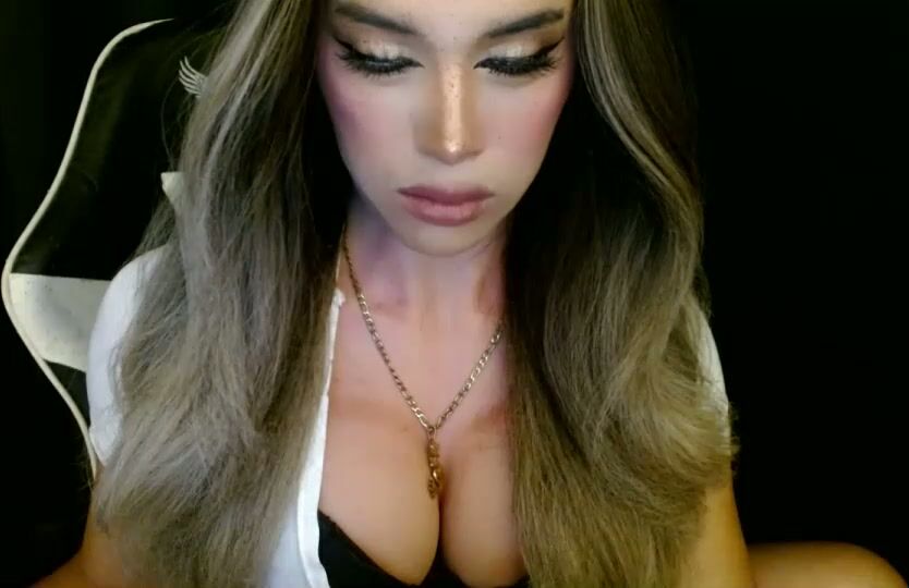 Imyour_queen10 webcam show (12/01/2025)