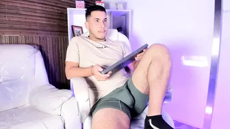 Axel_grey_ slut cam show