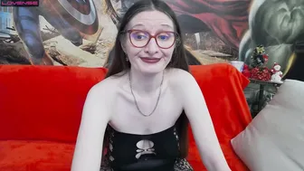 bluesafira posing on cam 12-01-2025