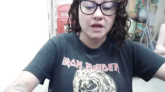 curly_greeneyed live on cam on live cam