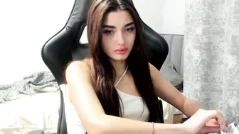 molly_ww pvt - 02-Dec-2025