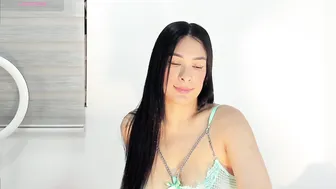bella_hadid1_ (12/02/2025) feet