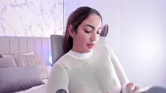 karlla_brown posing on cam 02-Dec-2025
