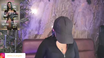 Alahia_dangelo_ posing on webcam 12-02-2025