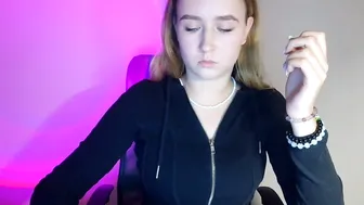 Lulu_baby1 webcam show 03-Dec-25