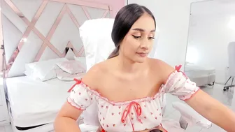 lauraklark latina - (12/03/2025)