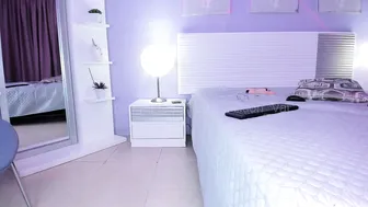 Alison_val posing on cam 04-Dec-25