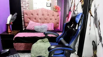 Megan_yq cam sex chat 04 December 2025
