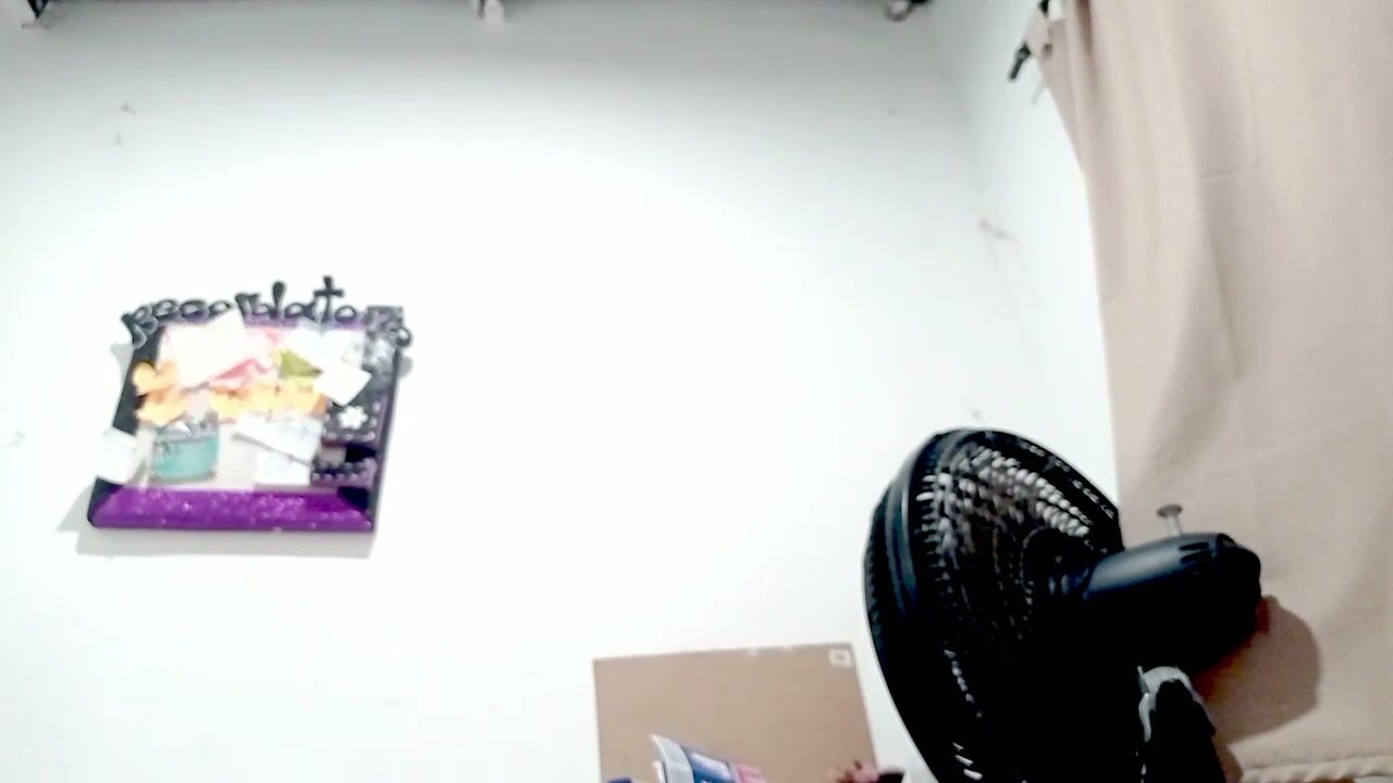 Petiteivoryqueen feet 04-Dec-25