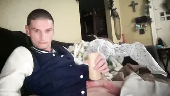 Dickabitchdown porn cam (12/04/2025)