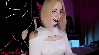 Snake_bites on cam 05-Dec-25
