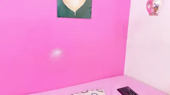 ebonyndsavage posing on cam 12-05-2025